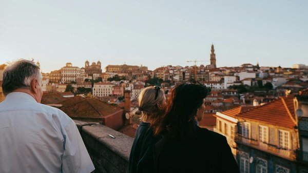 Discover UK Cruises with Guided Spring Tours of Enchanting British Gardens